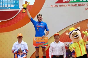 Nick Kergozou lần thứ 6 thắng chặng giữ vững chiếc Áo xanh