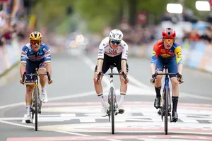 Mattias Skjelmose chiến thắng trong màn nước rút nghẹt thở