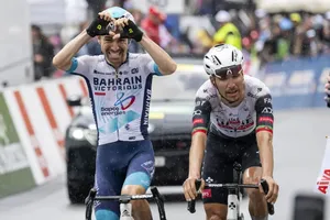 Lenny Martinez thắng Joao Almeida ở đích đến