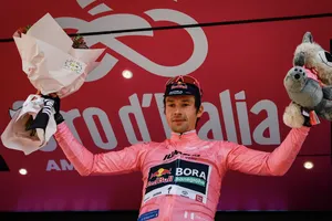 Primoz Roglic vươn lên giành áo hồng tổng sắp