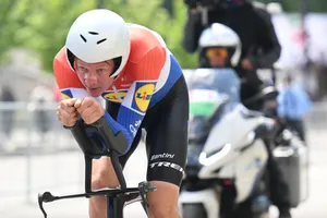 Daan Hoole bất ngờ thắng chặng cá nhân tính giờ Giro d’Italia 2025