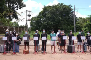 Các công dân Việt Nam được bàn giao, tiếp nhận 