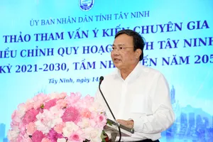 Chủ tịch UBND tỉnh Tây Ninh Lê Văn Hẳn phát biểu tại hội thảo, chiều 14-1