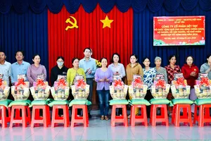 Trao tặng quà tết cho gia đình chính sách, người có công và gia đình có hoàn cảnh khó khăn trên địa bàn xã Mỹ Yên, tỉnh Tây Ninh