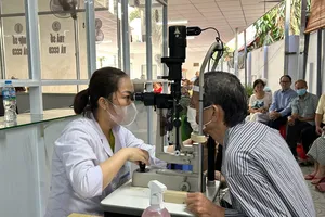 Khám sức khỏe miễn phí cho người dân tại Trung tâm y tế khu vực Tân An, tỉnh Tây Ninh