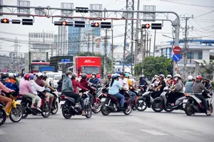 Quốc lộ 1 qua Bến Lức thường xuyên ùn ứ, chờ nâng cấp nút giao Long Kim