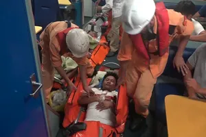 Cứu 3 thuyền viên bị hôn mê sâu do ngạt khí gas hầm lạnh