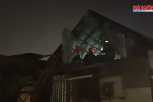 Quán lẩu dê cháy, nghi do chập điện 