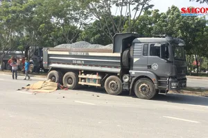 Va chạm với xe ben, 2 thanh niên tử vong