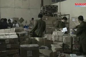 Thu giữ lô hàng phụ gia không rõ nguồn gốc, chuẩn bị chuyển vào Đà Nẵng