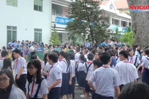 Cháy ở trường THPT Lê Quý Đôn, cô trò hốt hoảng