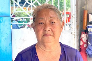 年迈母亲恳请社会援助女儿精神病治疗