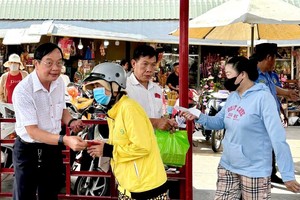 土龙木坊天后宫盂兰节关怀弱势