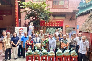 西贡左闾天后圣母庙发送慈善礼品