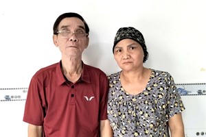 阮氏界与丈夫。