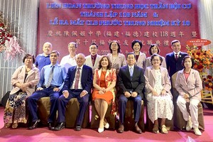 福中校友会第十届执委成员合影。