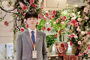 作者在参与活动上留影。