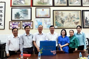 胡志明市民族与宗教厅向穗城会馆拜年。