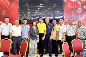 清平护国观音庙理事会与各界热心人士和社团在春聚上合照。