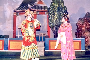 粤剧即将上演。