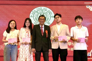 叶氏宗祠举行春祭叙福暨奖励优秀生