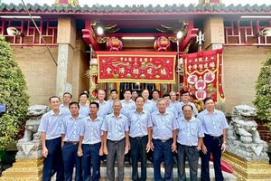 福建会馆理事会同人祝贺天后圣母宝诞。