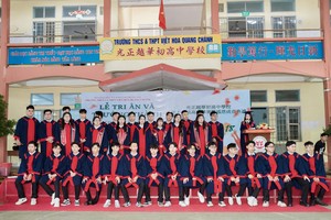 光正越华初高中学校高中毕业典礼。