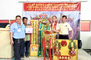 项光勇先生以3168万8888元胜标“关帝圣袍”。