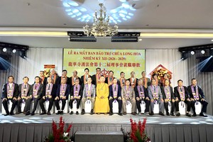 龙华寺护法理事会合照。 仁建摄