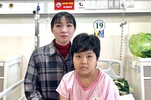 阮金日凤盼社会帮助女儿治病。