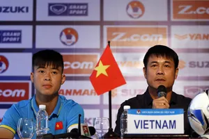 HLV Hữu Thắng và Duy Mạnh