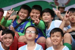 Sân chơi bóng đá Học đường ngày càng thu hút đông đảo các em nhỏ tham gia