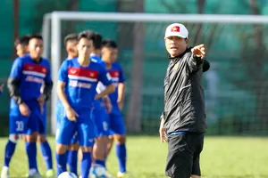 HLV Hữu Thắng đã xin dư luận "tha" cho các cầu thủ U22 Việt Nam. (Ảnh: HOÀNG HÙNG)