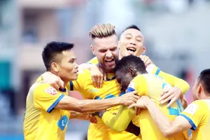 Niềm vui không trọn của đội bóng xứ Thanh ở vòng 21. Ảnh: MINH HOÀNG