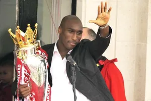 Cựu danh thủ Sol Cambell trên đường sang Việt Nam