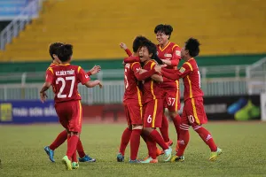 Niềm vui của các cô gái TPHCM I sau khi giành chiến thắng. Ảnh: ANH TRẦN