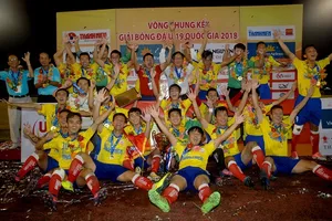 Đội U19 Đồng Tháp trở thành tân vương của giải năm nay. Ảnh: NGUYỄN NHÂN