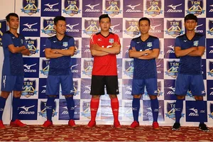 Các cầu thủ Thái Sơn Nam trong trang phục thi đấu mới. Ảnh: DƯ HẢI
