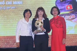 Kiều Trinh trong đêm Gala trao giải Quả bóng vàng Việt Nam năm 2017. Ảnh: DŨNG PHƯƠNG