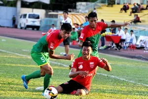 Long An đánh rơi chiến thắng ở trận khai mạc