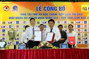 Đại diện VFF và nhà tài trợ Thái Sơn Bắc tại buổi họp giới thiệu về giải