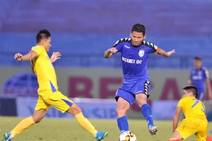 Anh Đức tiếp tục tỏa sáng trên hàng công của B.Bình Dương. Ảnh: NGUYỄN NHÂN