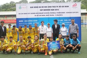 Đội trường Văn Kang Q.1 giành ngôi vô địch. Ảnh: ANH TRẦN