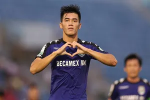 Tiến Linh tiếp tục bám sát Oseni và Toure trong cuộc đua Vua phá lưới. Ảnh: PHƯƠNG ANH