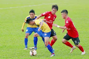 Long An thắp lại hy vọng đua thăng hạng sau khi thắng Đồng Tháp 2-1. Ảnh: DƯƠNG THU