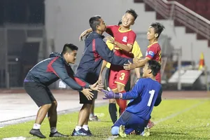 Niềm vui của đội Sài Gòn FC khi giành trận thắng đầu tiên. Ảnh: ANH TRẦN