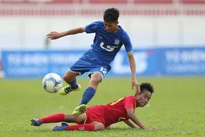 Becamex Bình Dương (áo xanh) vượt qua Sài Gòn FC để vào bán kết. Ảnh: ANH TRẦN