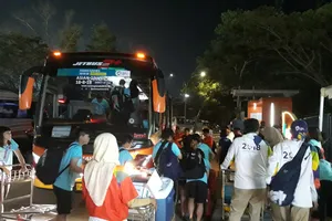 Đội nữ Việt Nam chuyển khách sạn trong đêm 17-8