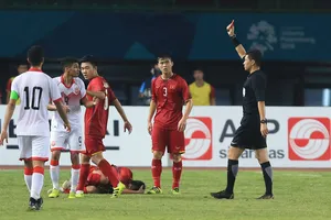 Ông Samir Chammam cho rằng thẻ đỏ dành cho cầu thủ Bahrain là quá nặng tay. Ảnh: DŨNG PHƯƠNG