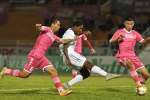 Hai đội bóng cùng TPHCM đang có mùa bóng nhiều khó khăn. Ảnh: NGUYỄN NHÂN